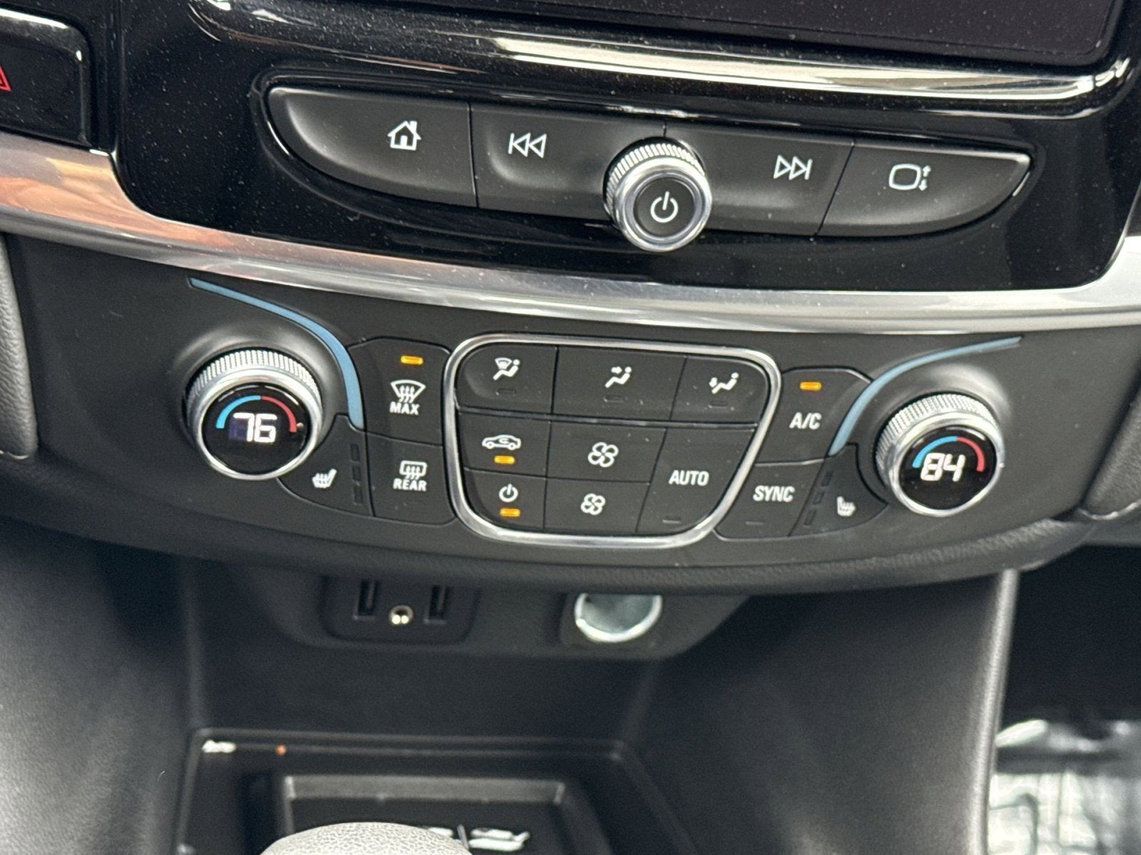 2023 Chevrolet Traverse LT