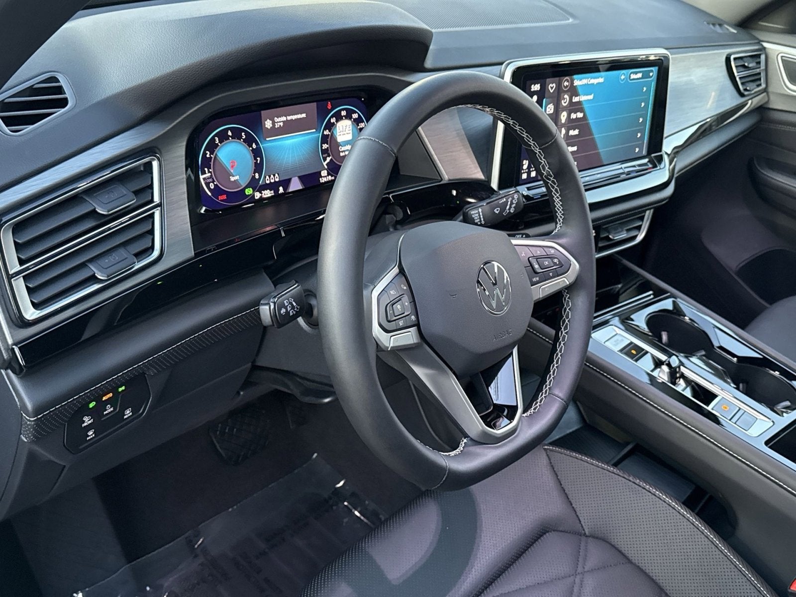 2025 Volkswagen Atlas Cross Sport 2.0T SE w/Technology