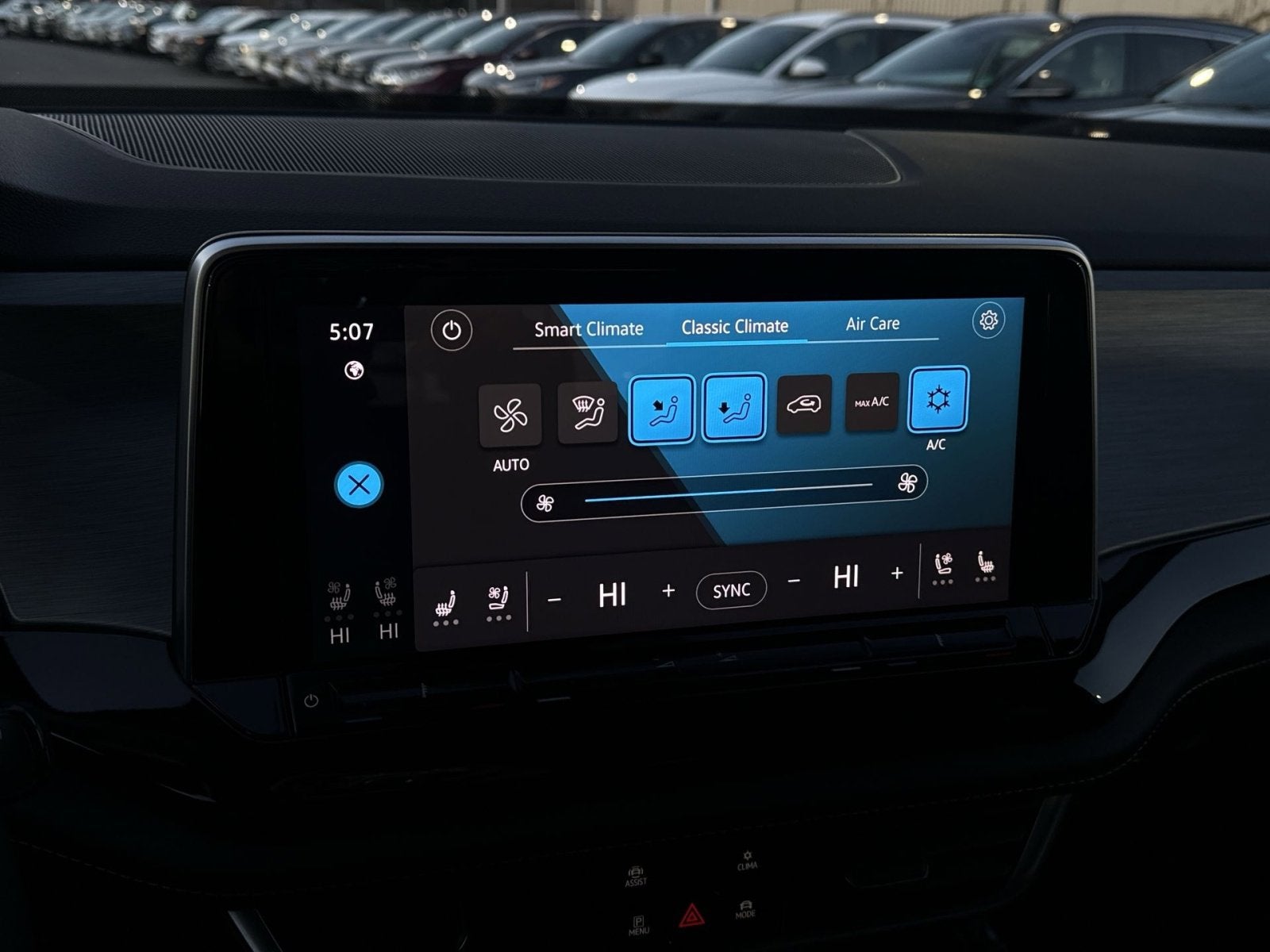 2025 Volkswagen Atlas Cross Sport 2.0T SE w/Technology