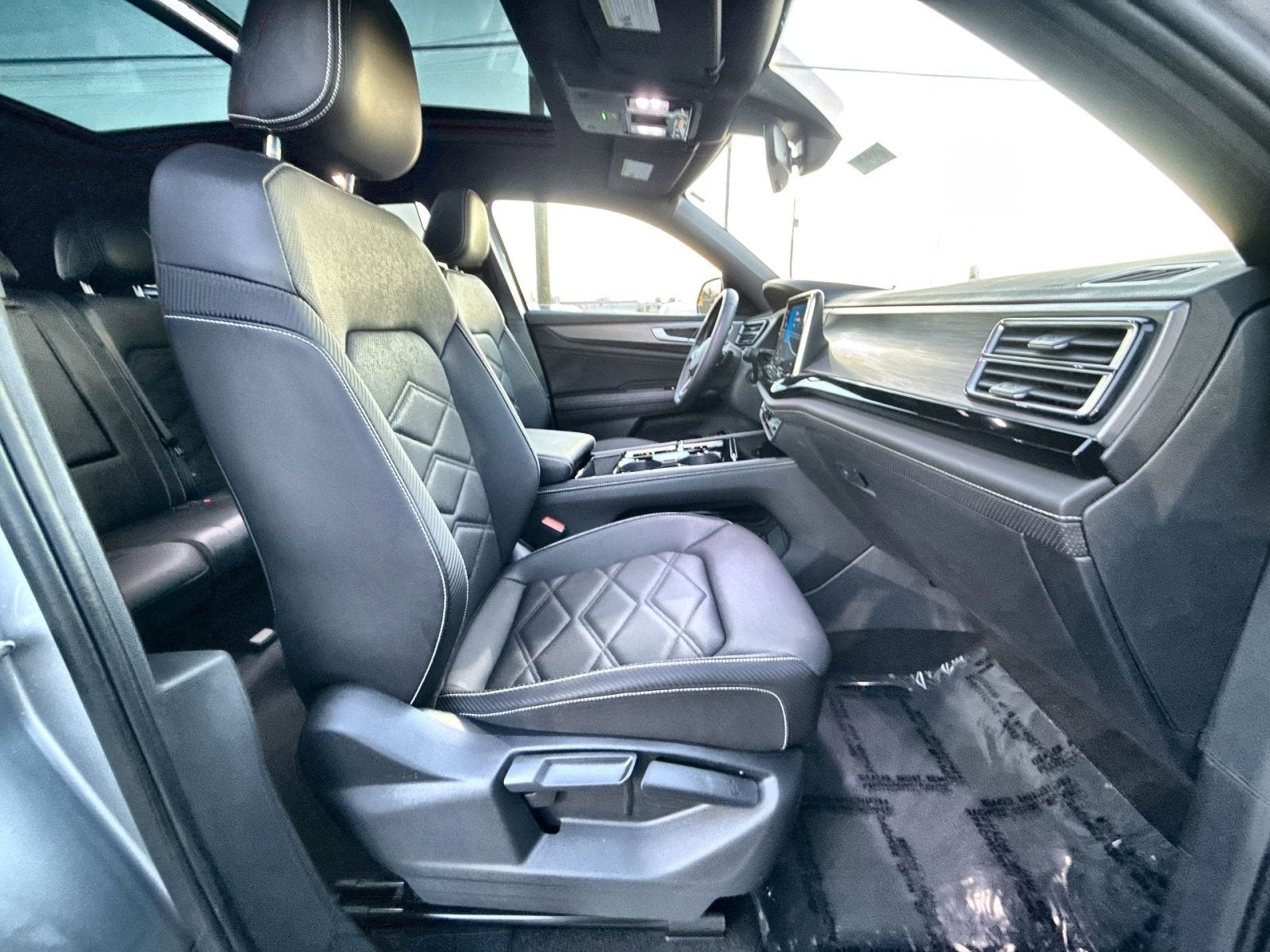 2025 Volkswagen Atlas Cross Sport 2.0T SE w/Technology