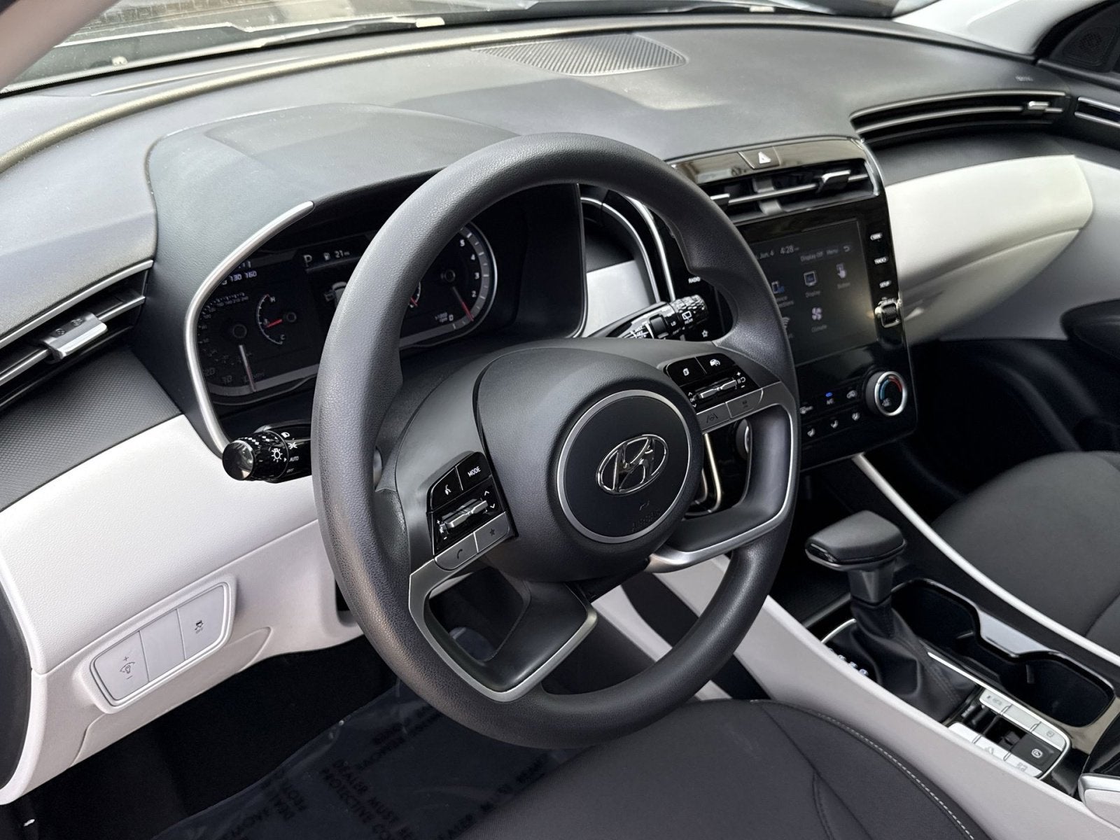 2023 Hyundai TUCSON SE