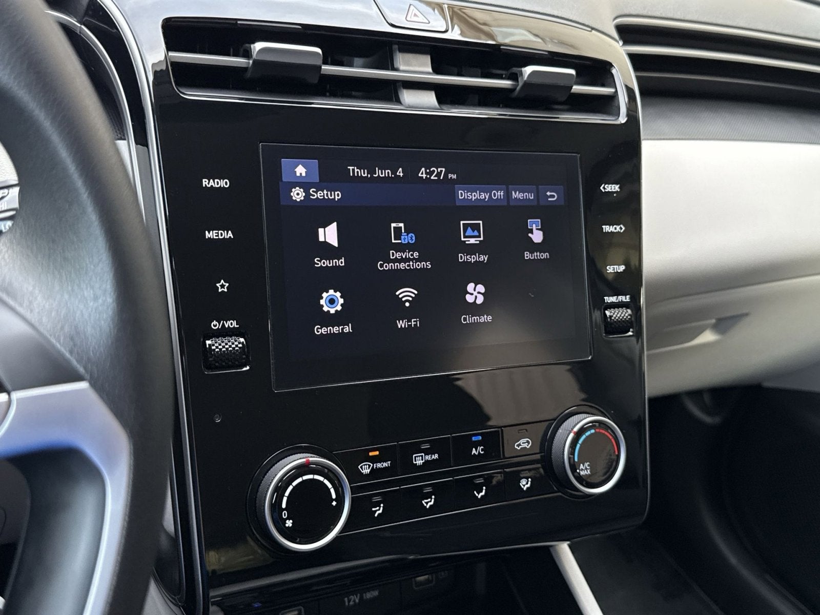 2023 Hyundai TUCSON SE