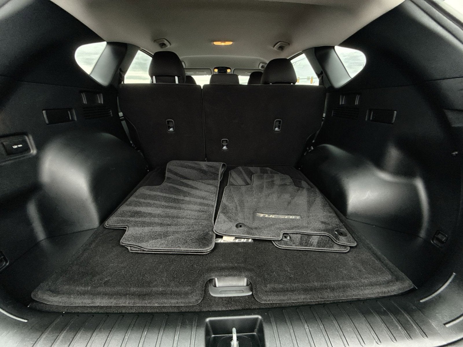 2023 Hyundai TUCSON SE