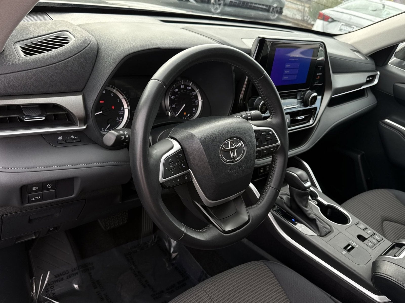 2024 Toyota Highlander LE