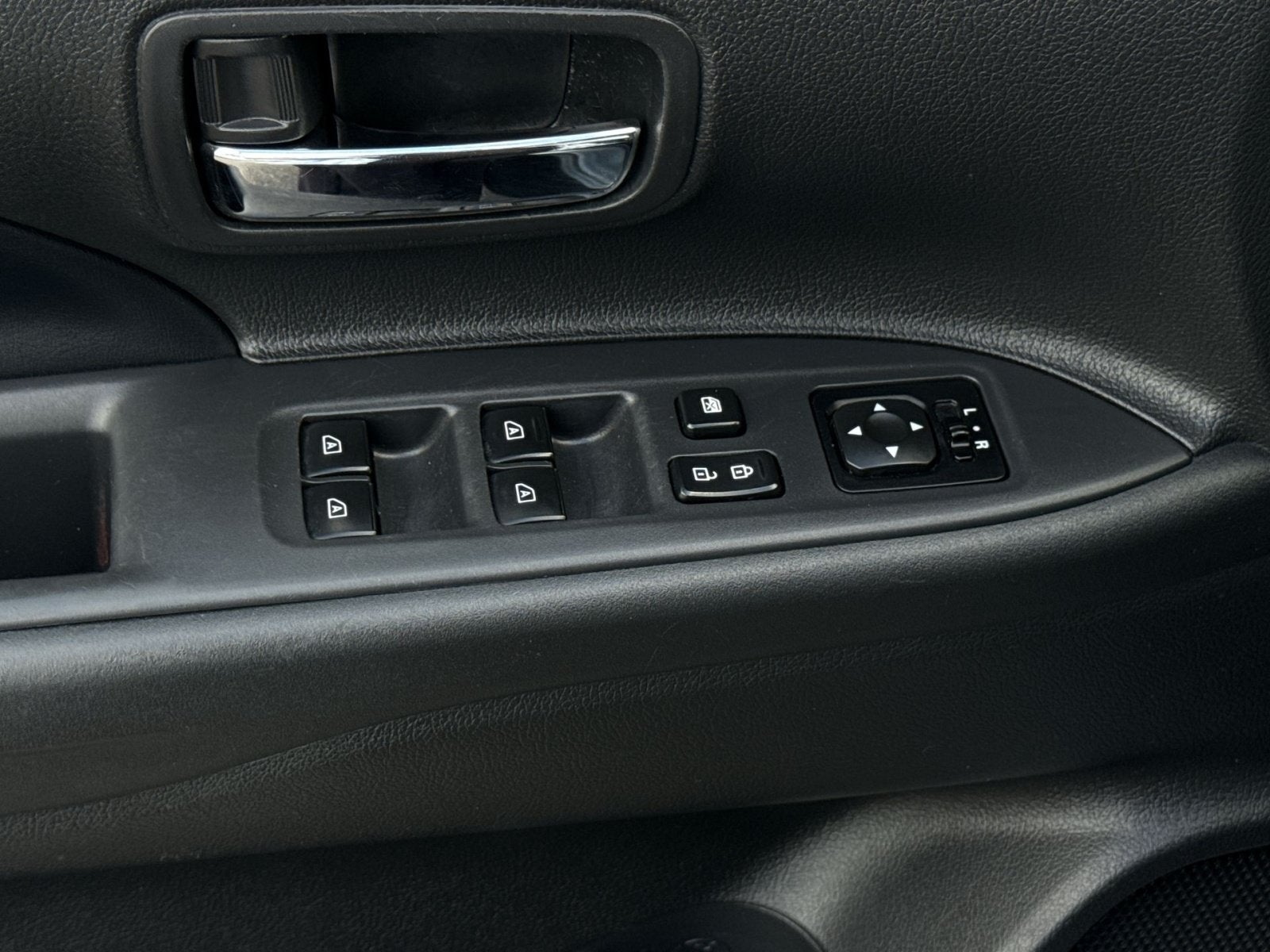 2020 Mitsubishi Outlander ES