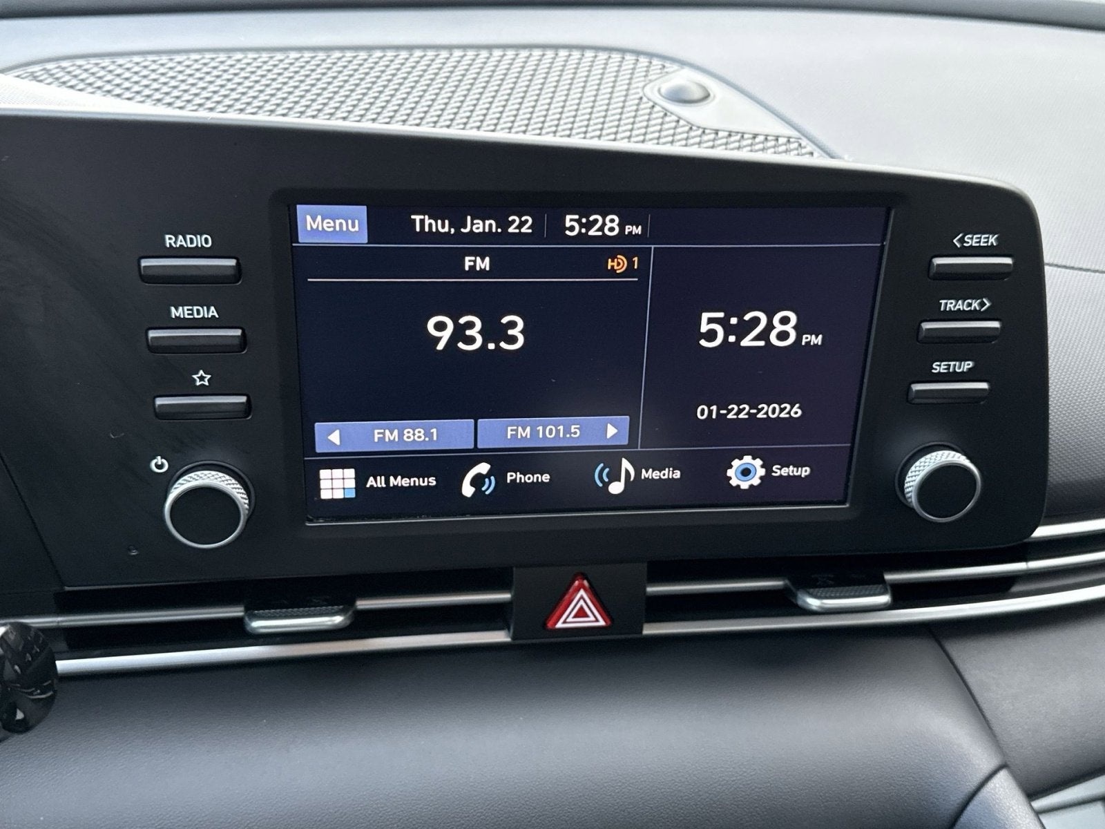 2024 Hyundai ELANTRA SE