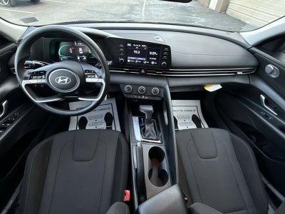 2024 Hyundai ELANTRA SE