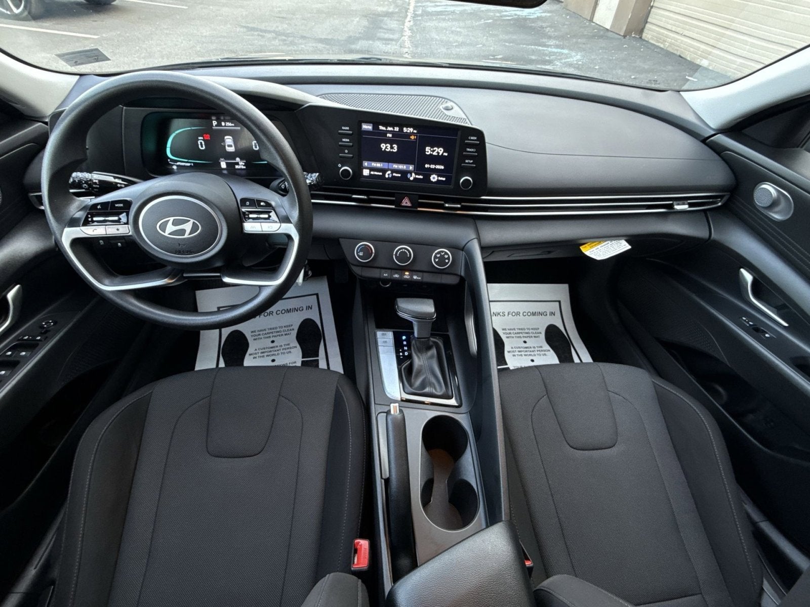 2024 Hyundai ELANTRA SE