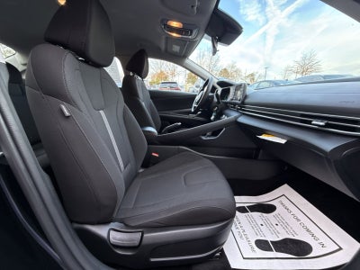 2024 Hyundai ELANTRA SE