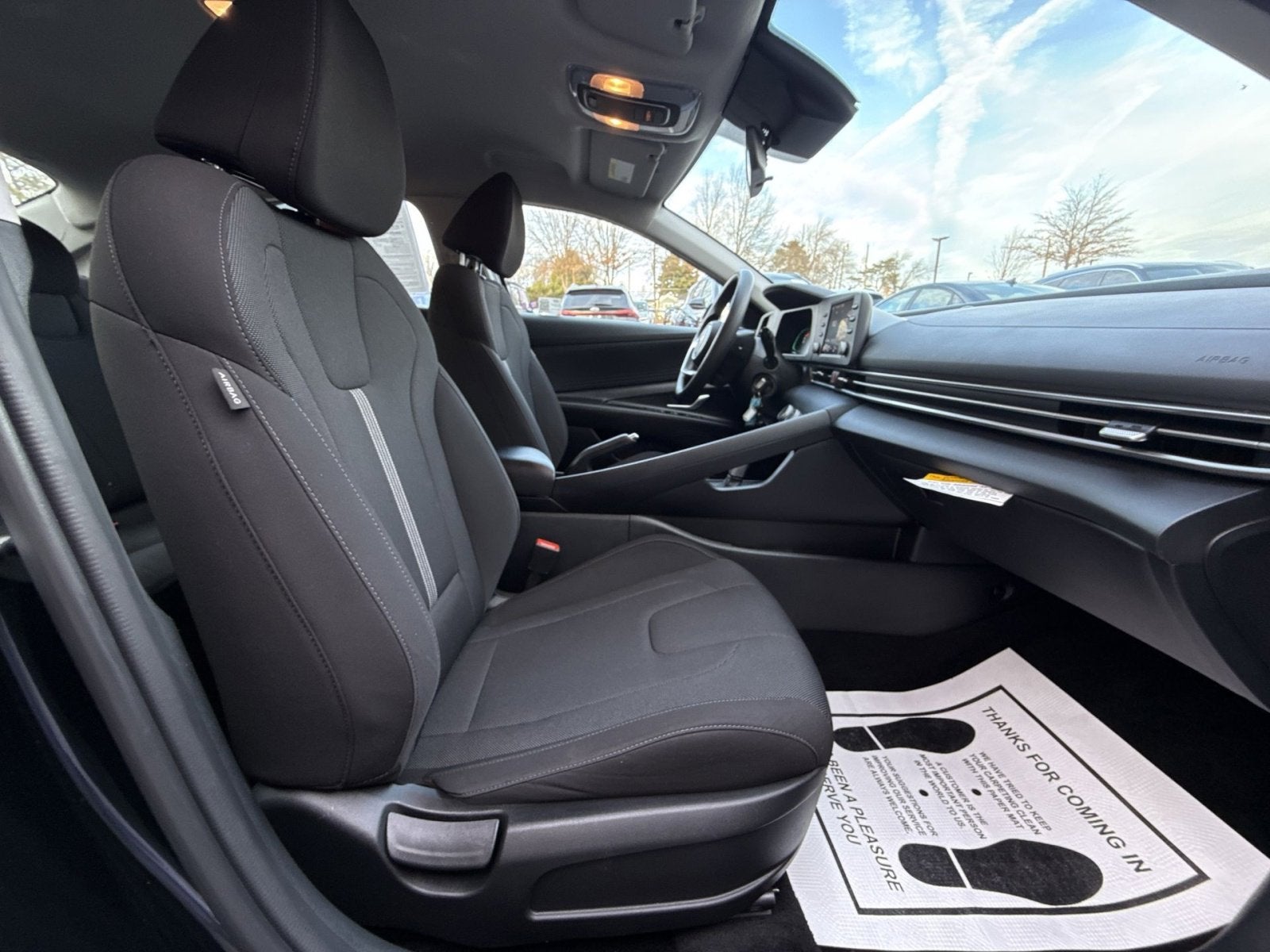 2024 Hyundai ELANTRA SE