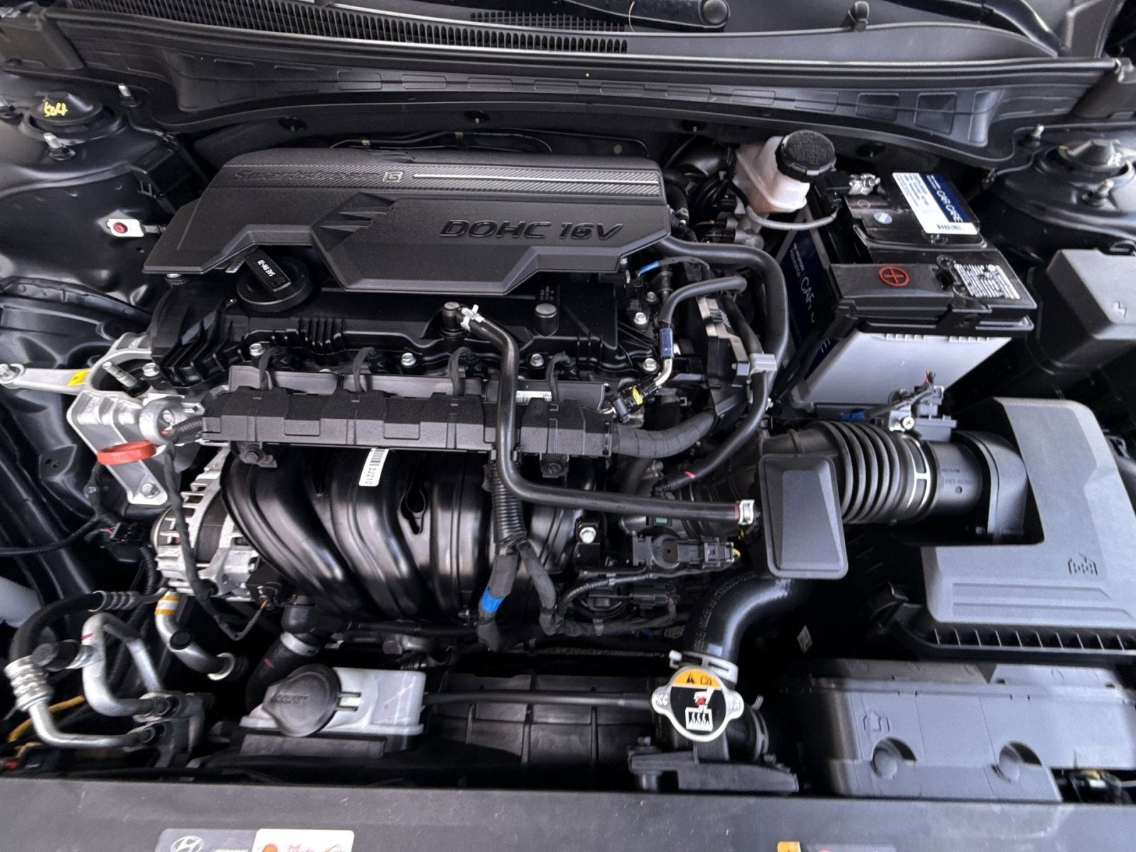 2024 Hyundai ELANTRA SE