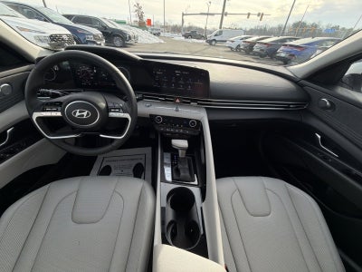 2025 Hyundai ELANTRA Limited