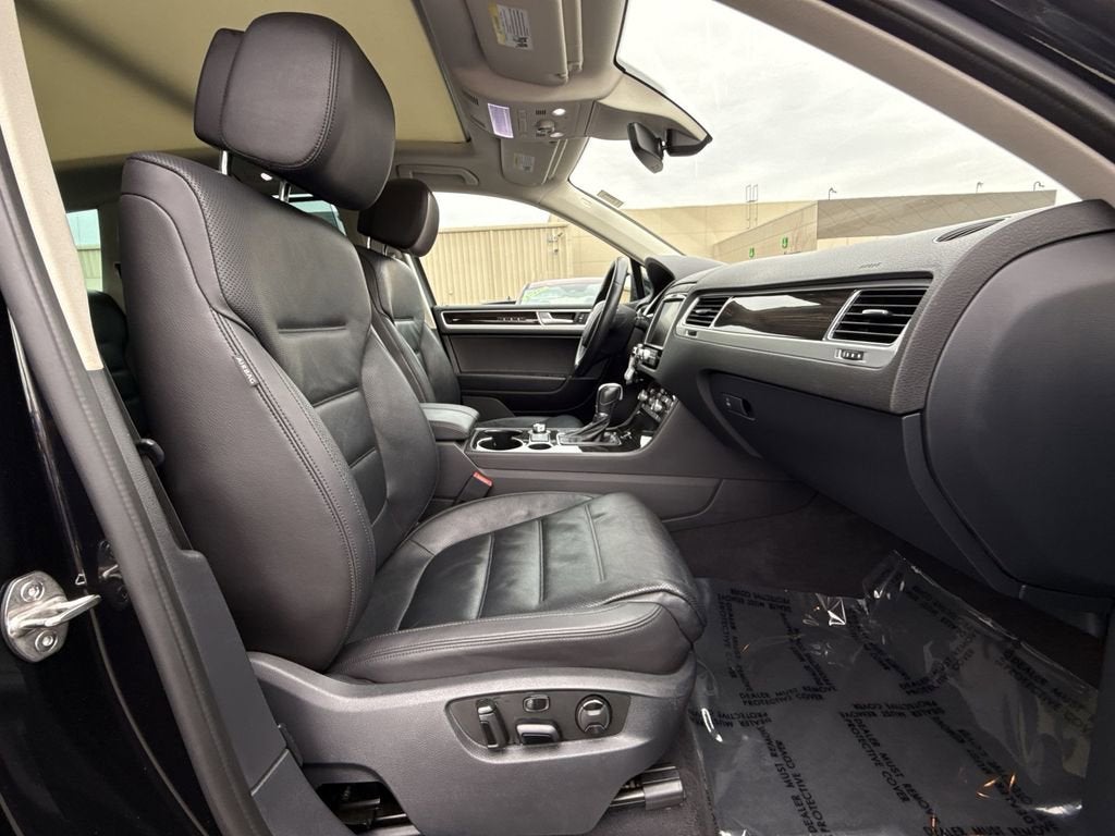 2017 Volkswagen Touareg V6 Executive