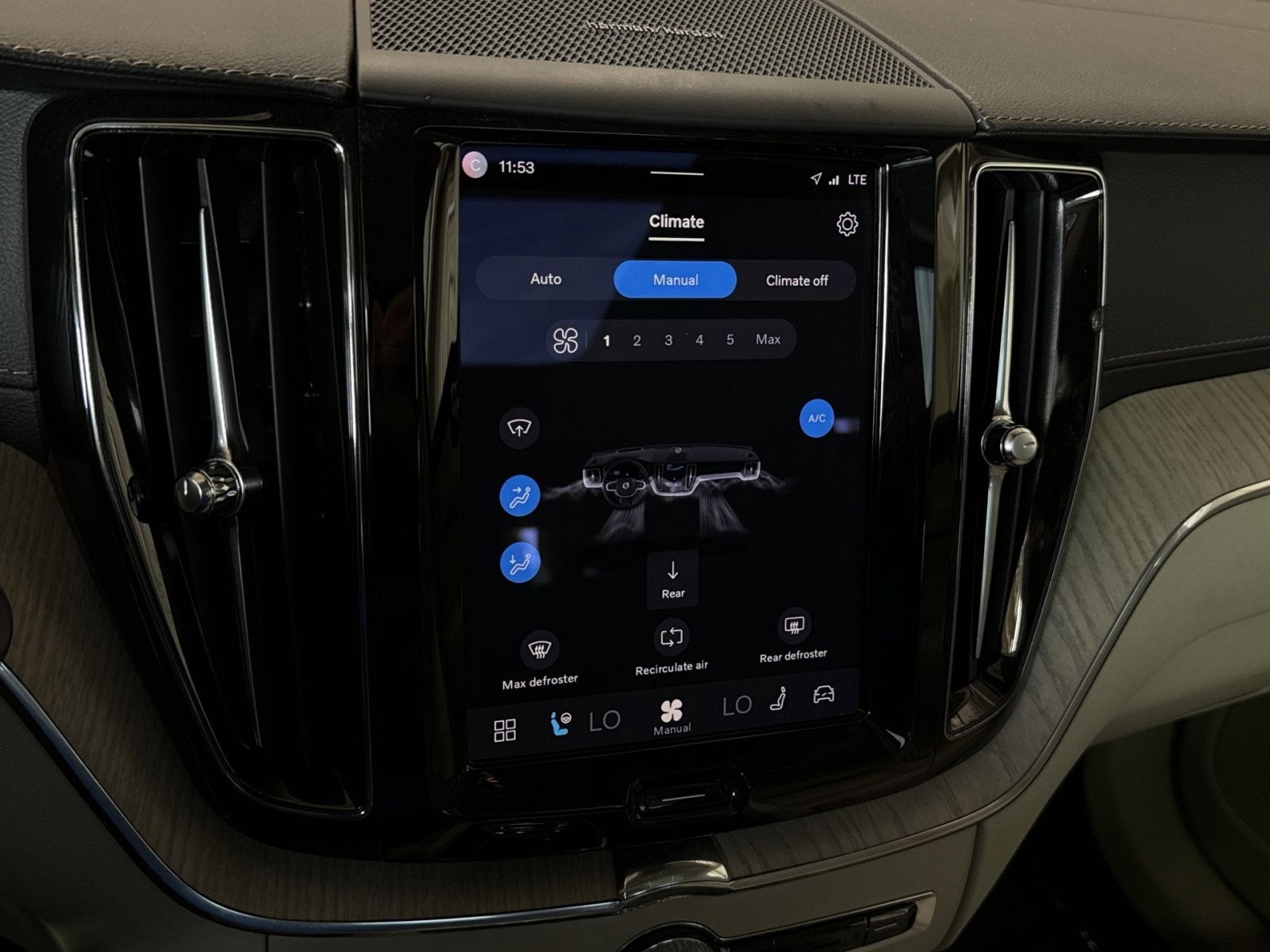 2022 Volvo XC60 B6 Inscription