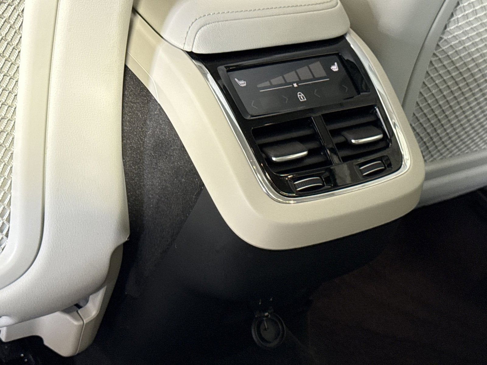 2022 Volvo XC60 B6 Inscription