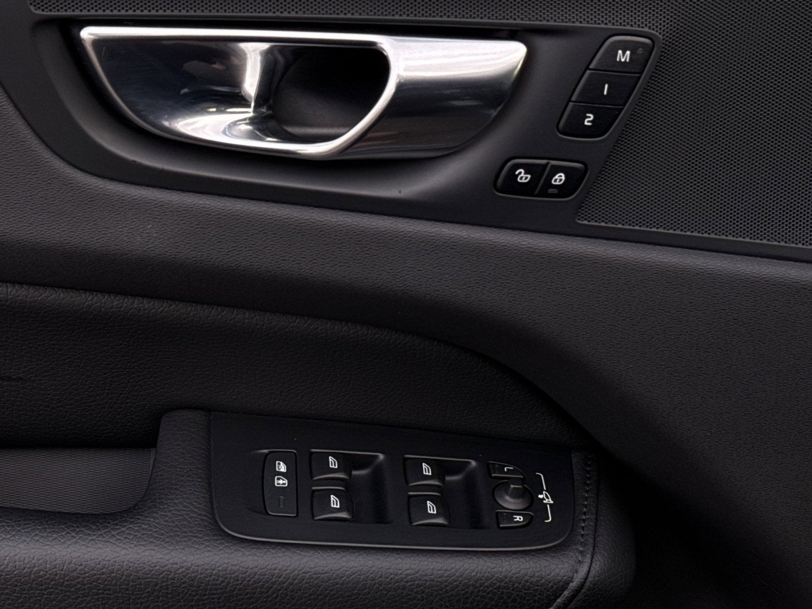 2021 Volvo XC60 T5 Momentum