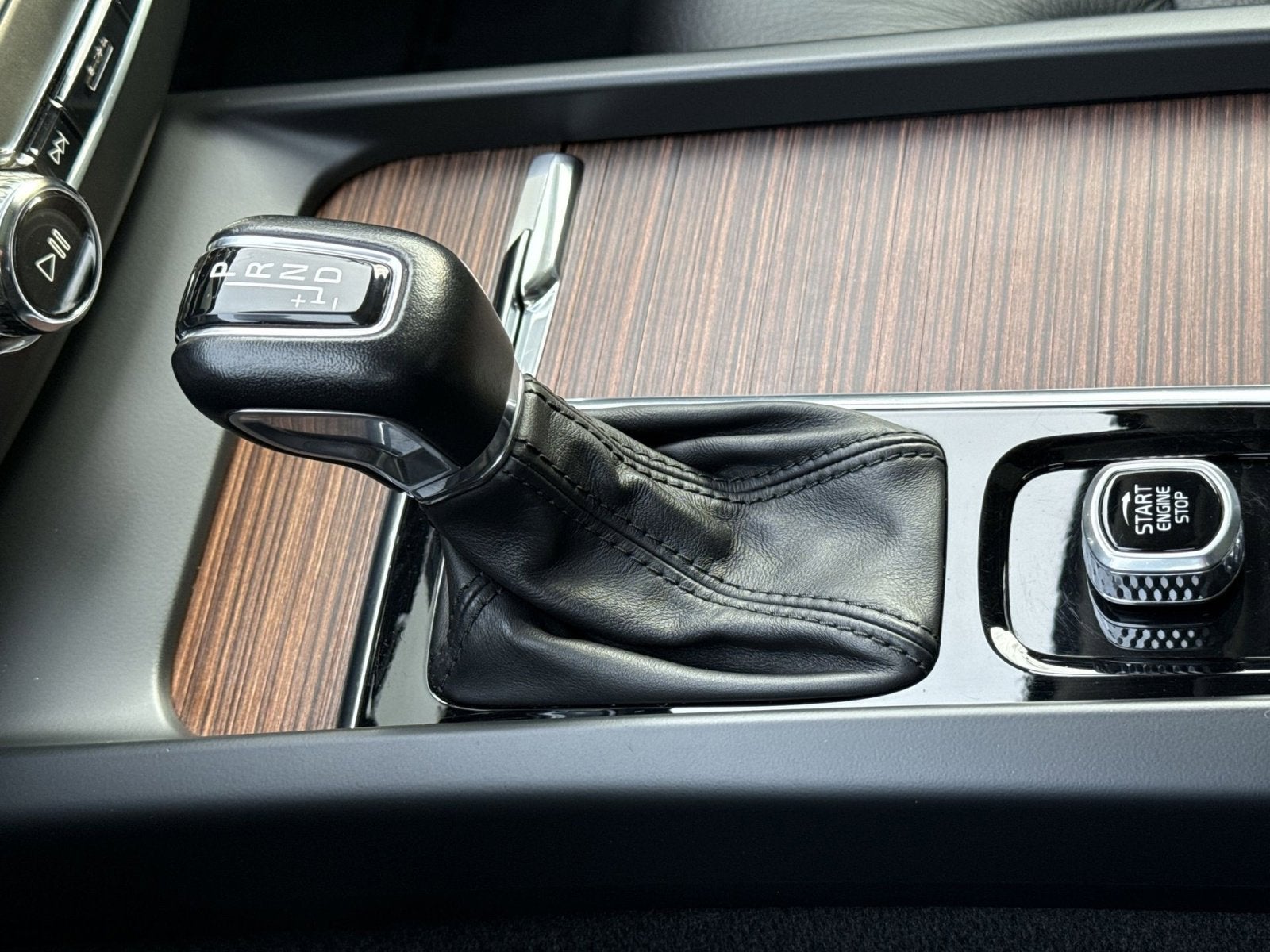 2021 Volvo XC60 T5 Momentum